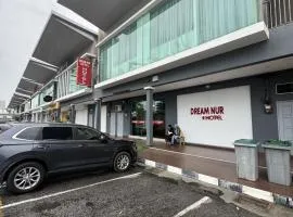 OYO 89497 Dream Nur Hotel