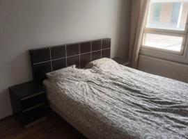 Own Sauna, across Shopping mall, 15min to Center, Hotel in Espoo