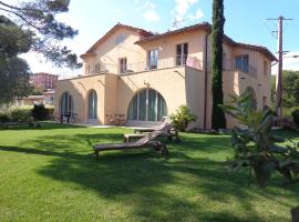 Appartement Villa Angelina, hotel v mestu Grimaud