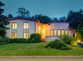 Joyful Mansion with Charm Indoor