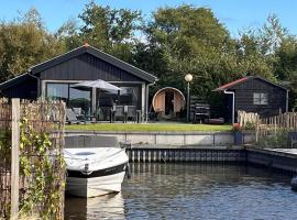 Scenic Stay with Sauna, дом у озера в аренду в городе Anjum