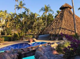 Premium Glamping - Pool Waterslide Wi-Fi & Private Patio Lounge, hotel in Puerto Vallarta