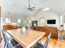 Walk to Beach and Sebago Lake Luxe Family Getaway!