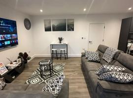Panoramic Private Room and Bathroom in a Modern Apartment, hotel v destinaci Croydon