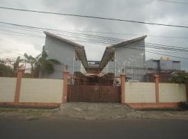 OYO 92783 Wisma Bunda Syariah Near Man Pinrang, hotel v destinaci Salo