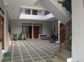 OYO Life 93158 Kost Asaka