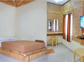 OYO 3303 Penginapan Putri Asih Sawarna