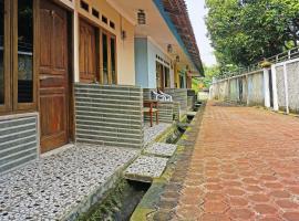 OYO 90369 An Nur Family Homestay Syariah, hotel in Cigombong