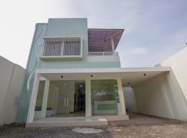 OYO 2753 Irma's Residence, hotell sihtkohas Blitar