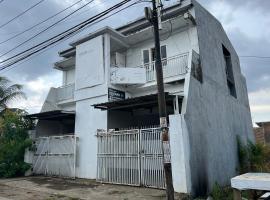 OYO 93953 Kost Tamara Near Kantor Desa Sengka, hotel v destinaci Birimbalang