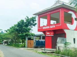 OYO 2471 Swarna Raya, hotel v destinaci Sawarna