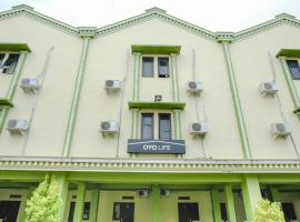 OYO Life 2508 Alba Suites Homestay Syariah, hotel v destinaci Tulungagung