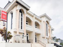 SPOT ON 2950 Grand Suites Palace Syariah, hotell sihtkohas Cianjur