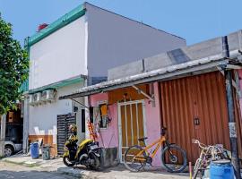 OYO Life 92684 Kost Mutiara Nirwana, hotel in Gandang