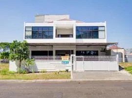 OYO Life 89990 Kost Waterfront 75 Sub