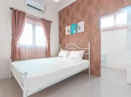OYO Life 2658 Kost Rasyamada