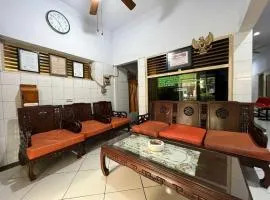 Hotel O Kost Gowa Near Gowa