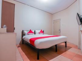 Hotel O near Summarecon Mall Serpong formerly Gemilang Guesthouse, hotel v destinaci Klapadua