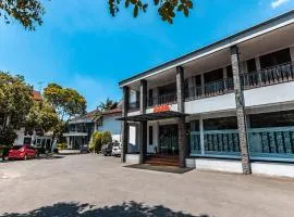 Super OYO 686 Bunga Karang Hotel