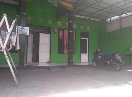 Capital O 92080 Green Home Stay, hotel v destinaci Tjiamis