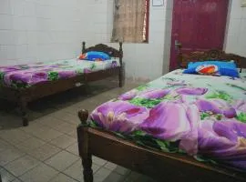 OYO Life 1972 Aman Family Inn Syariah