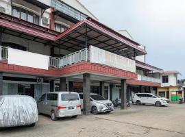 Super OYO 2704 Hotel Transit 2, hotel poblíž Mezinárodní letiště Sultan Hasanuddin  - UPG, 