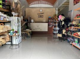 Viesnīca Hotel O Batodupi Guesthouse Syariah Near Buttu Kasambi pilsētā Membura