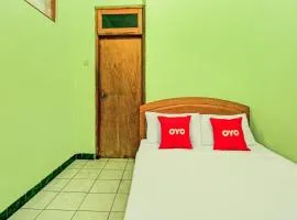 Super OYO 90031 Villa Papada