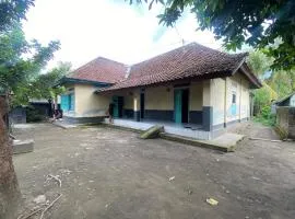 Hotel O Gians Homestay Near SMKN 2 Kuripan