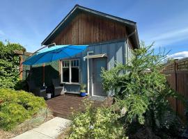 Penticton Getaway Carriage House - Great Location! Private!, hotel v destinaci Penticton