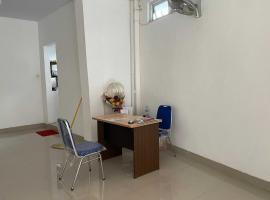OYO 93297 Penginapan Musafir Syariah Near Paramount Woman & Childern's Hospital, hotel v destinaci Pangkajene
