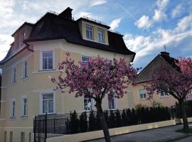 Villa Kreuzbergl - Einzelzimmer, hotel in Klagenfurt