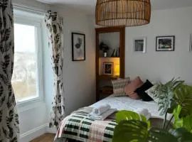 2 Bed Townhouse with Log Burner