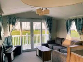 Seaside retreat in Whitecliff Bay