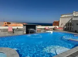 Beautiful secluded apartment with pool