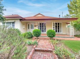 Ayr House - Echuca Holiday Homes, hotel que aceita pets em Echuca