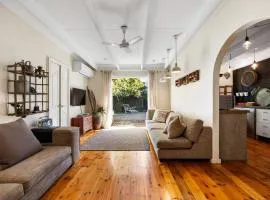 Bluestone Cottage - Vintage Vibes CBD