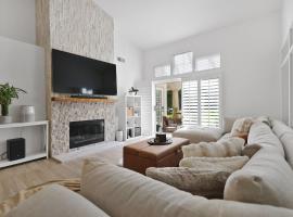 RARE Poolside - LUXE 1BR King, Pool, EV station, hotell sihtkohas Palm Desert