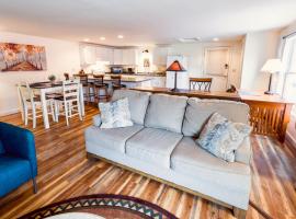 Upscale Moosehead lake Suite downtown Greenville, apartment in Greenville
