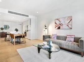 Spacious Modern Apartment with Pool & Gym Access