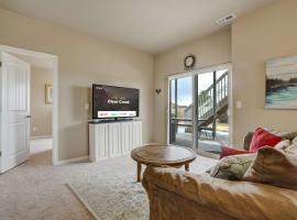 Clear Creek Cozy Getaway with Private Patio, hotel v destinaci Pikeview