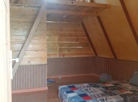 Arthuro homestay, hotel barato en Si Antar