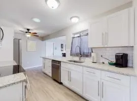 Bright & Cozy Upper Unit in Denver