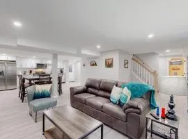 Modern & Updated Unit in Prime Location