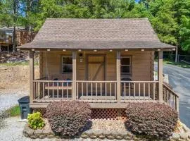 Cozy Cabin with Breathtaking Views near Dollywood