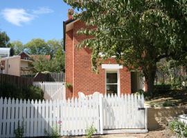 Annies Garden Cottage: Hobart şehrinde bir otel