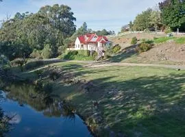 CRABTREE RIVERFRONT COTTAGES 2 cottages EMILY & ELIZA COTTAGES Beautiful riverfront peaceful location RELAX & ENJOY