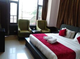 Hotel Holiday Hill, Near Mall Road, Mcleodganj# parking#Restaurant, hotel poblíž Kangra Airport - DHM, Dharmsala