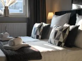 R B Apartment Hamburg Duo - perfekt für Monteure - Küchenzeile - Smart TV - Bad mit Toilette und Dusche auf dem Flur gegenüber des Zimmers zur Alleinnutzung