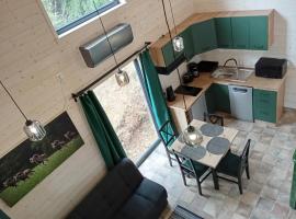Chatka na Przełęczy, villa i Sokolec